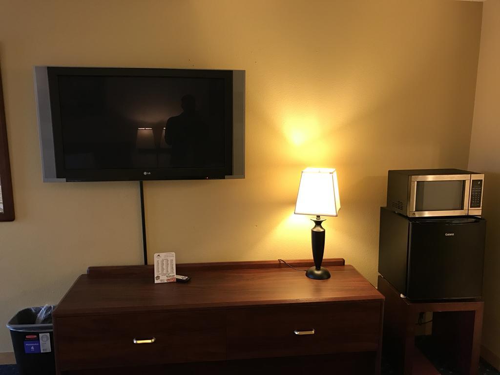 Travelodge By Wyndham Tacoma Near Mcchord Afb Exteriör bild