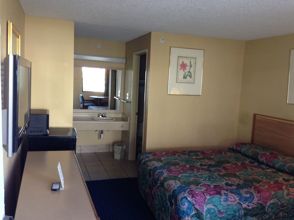 Travelodge By Wyndham Tacoma Near Mcchord Afb Exteriör bild
