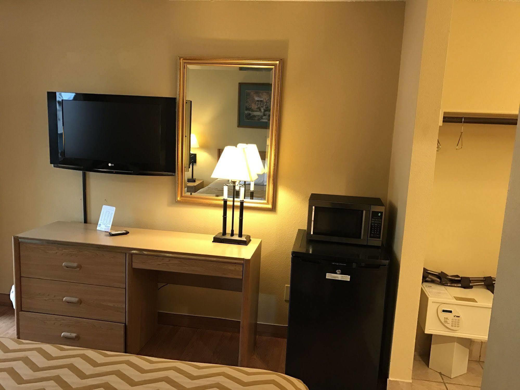 Travelodge By Wyndham Tacoma Near Mcchord Afb Exteriör bild