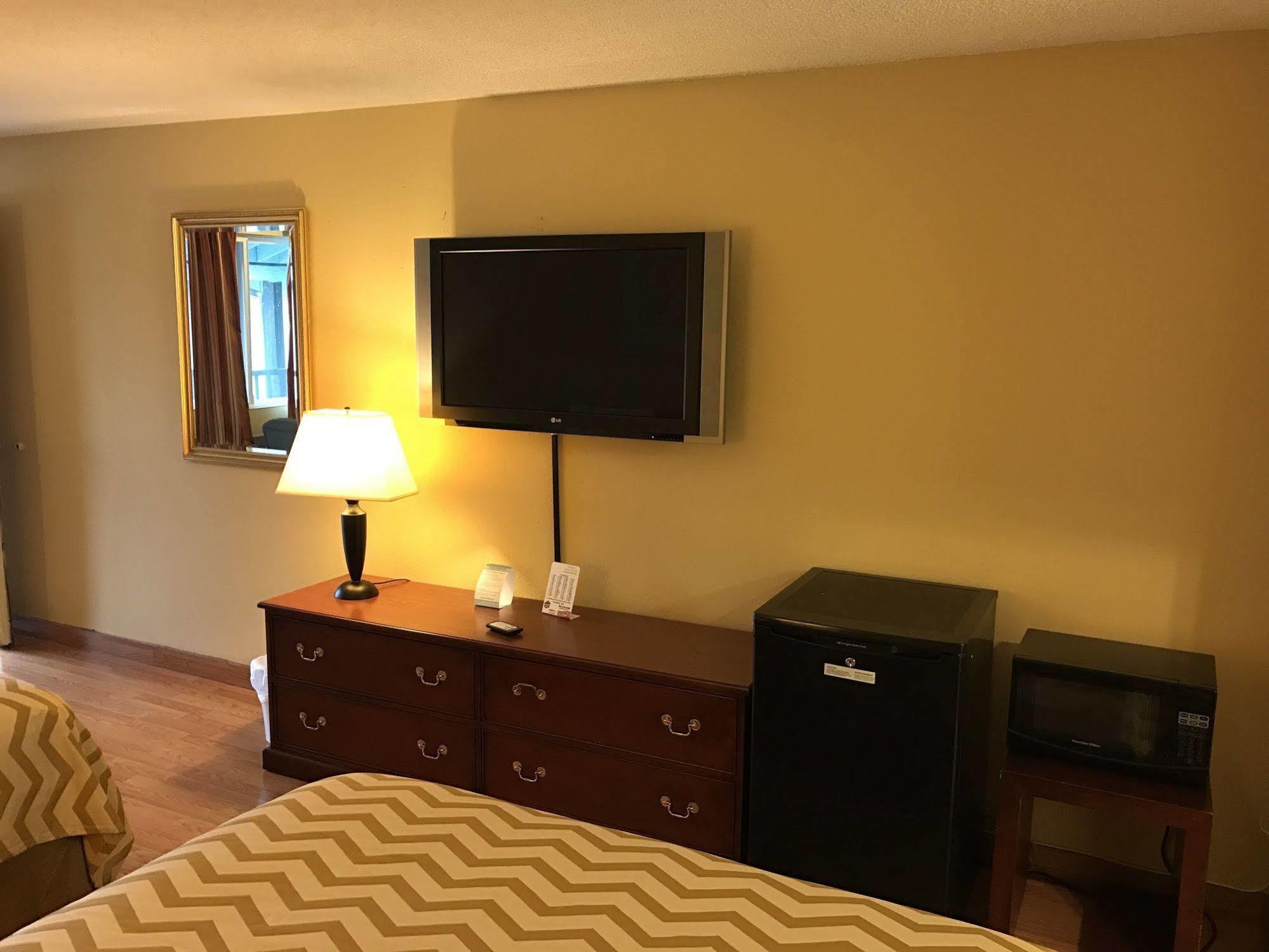 Travelodge By Wyndham Tacoma Near Mcchord Afb Exteriör bild